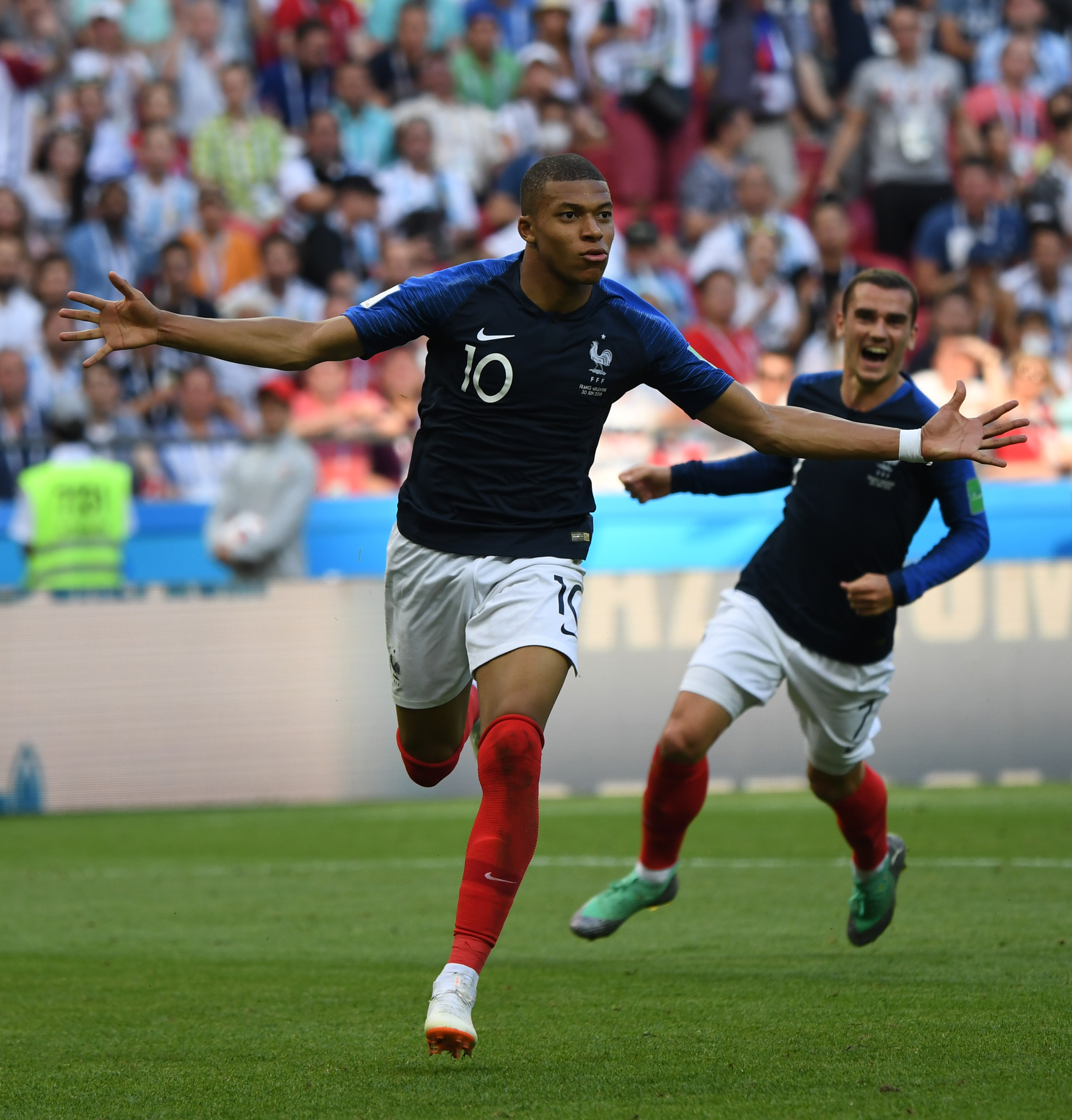 欧冠本周最佳球员候选：马杜埃凯、孔德、德凯特拉雷、格洛赫（欧冠本周最佳球员提名名单：马杜埃凯、孔德、德凯特拉雷、格洛赫）