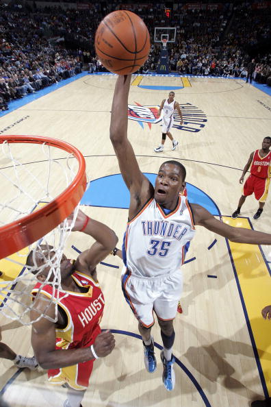 洛杉矶快船以131-116击败黄蜂，哈登55分创队史新高，成为NBA第四位得分超55分的球员，表现惊艳。（快船131-116擒黄蜂，哈登狂砍55分创队史纪录，成NBA第4位55+得分球员，表现炸裂）