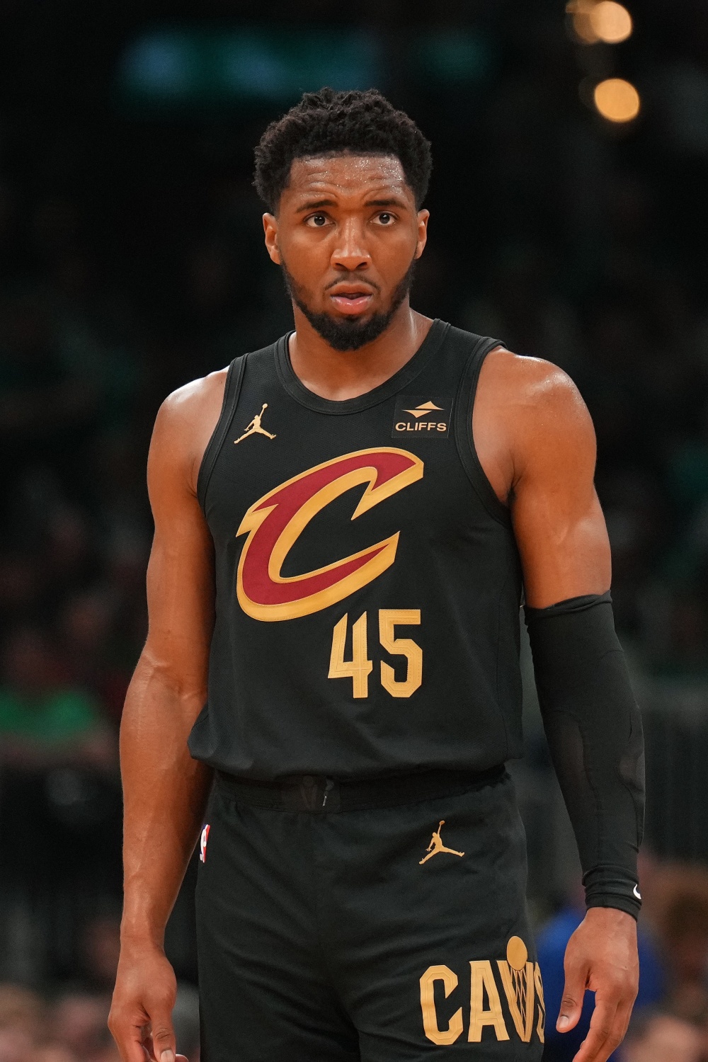 海港亚冠赛前Vlog：吉祥物伊戈已量产；林皇再度作客上海滩（海港亚冠赛前Vlog：伊戈量产上线，林皇再临上海滩）