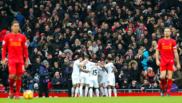 曼联客战狼队首发：库尼亚领衔战旧主、姆伯莫、B费先发（曼联客场对阵狼队首发出炉：库尼亚领衔战旧主，姆伯莫与B费先发）