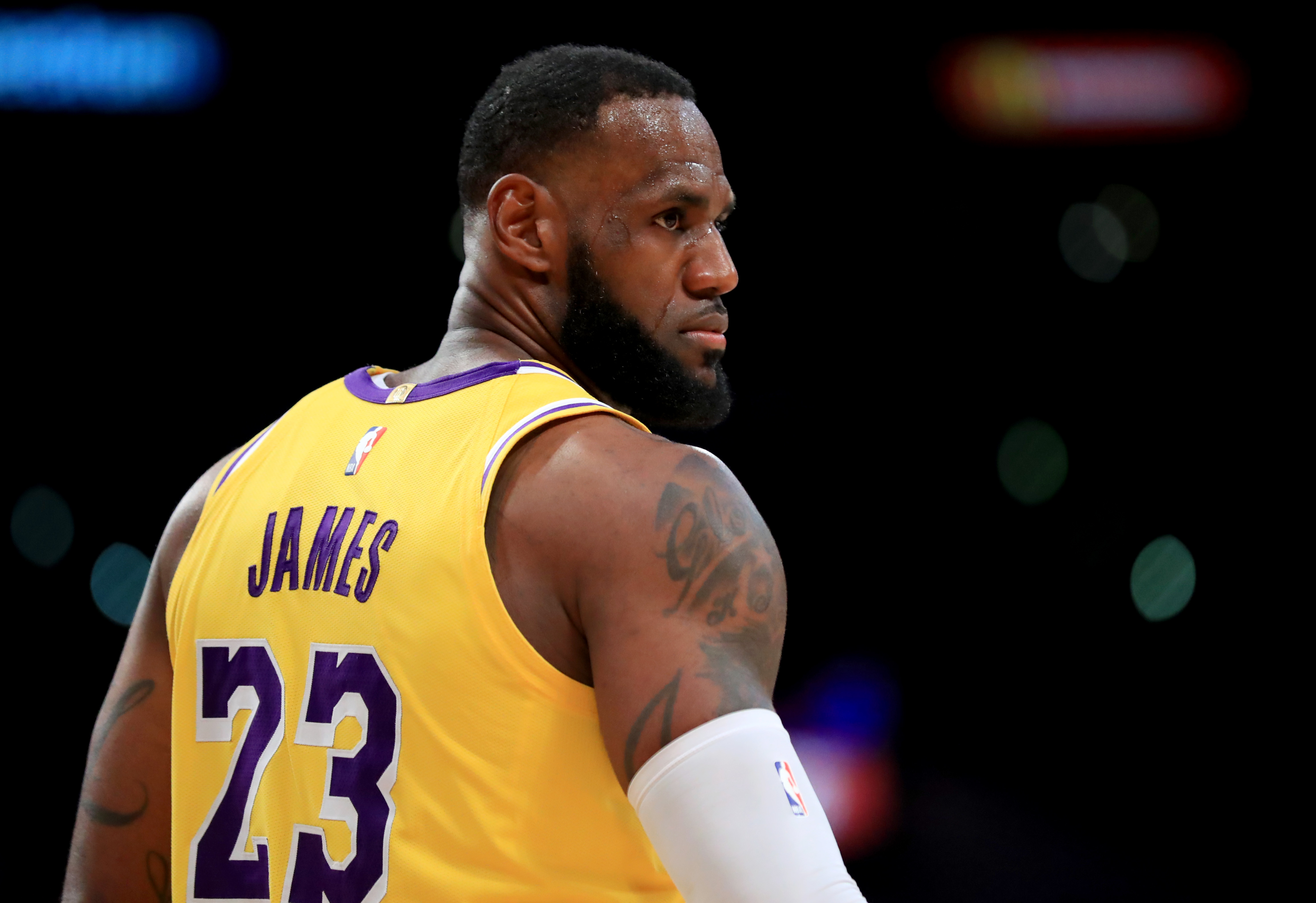 足球世界杯新晋黑马诞生，打法凶猛引世界关注（世界杯新黑马横空出世，强悍打法引发全球瞩目）