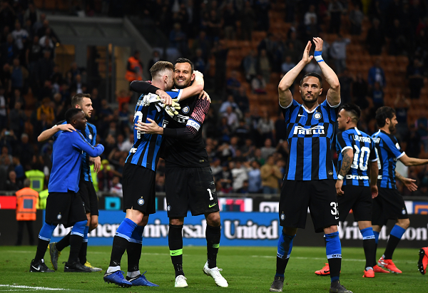 哈特：尼克斯不管升不升NBA杯冠军旗帜，都会有人生气（哈特：尼克斯无论是否升挂NBA杯冠军旗，总有人会不满）