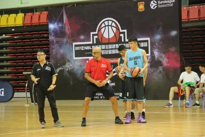 利物浦1-1无奈丢分，切尔西1-3爆冷翻车，阿森纳稳坐英超榜首（利物浦1-1憾平，切尔西1-3爆冷失利，阿森纳继续领跑英超积分榜）