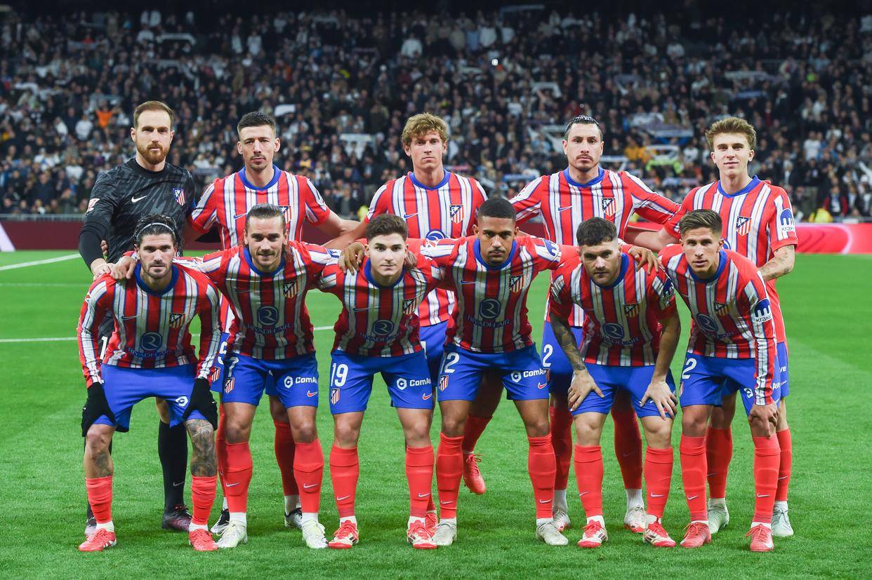 手感火热！福克斯快速反击找到底角巴恩斯 三分手起刀落（状态火爆！福克斯快攻妙传底角巴恩斯，三分稳稳命中）