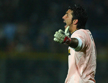 蛇头！亚历山大打满首节 5中3得到9分3助1帽&罚球3中3（蛇头亚历山大首节打满：5投3中砍9分3助1帽，罚球3罚全中）