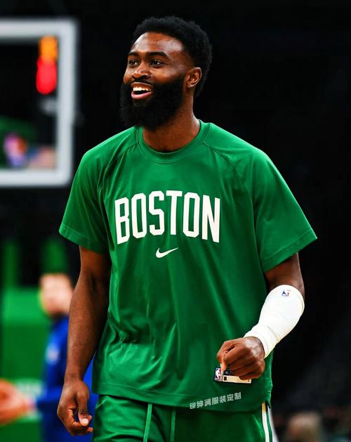 红牌出现 使比赛形势大逆转（红牌一出，战局瞬间翻转）