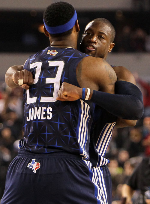 巴特勒独木难支，勇士艰难领先（巴特勒孤掌难鸣，勇士艰难取得领先）