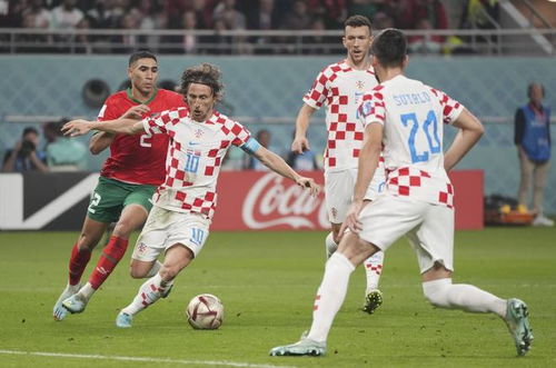 拜仁“小王子”卡尔的巨星之路 偶像梅西但不想和谁比较（拜仁“小王子”卡尔逐梦巨星：崇拜梅西，却不愿与任何人比较）