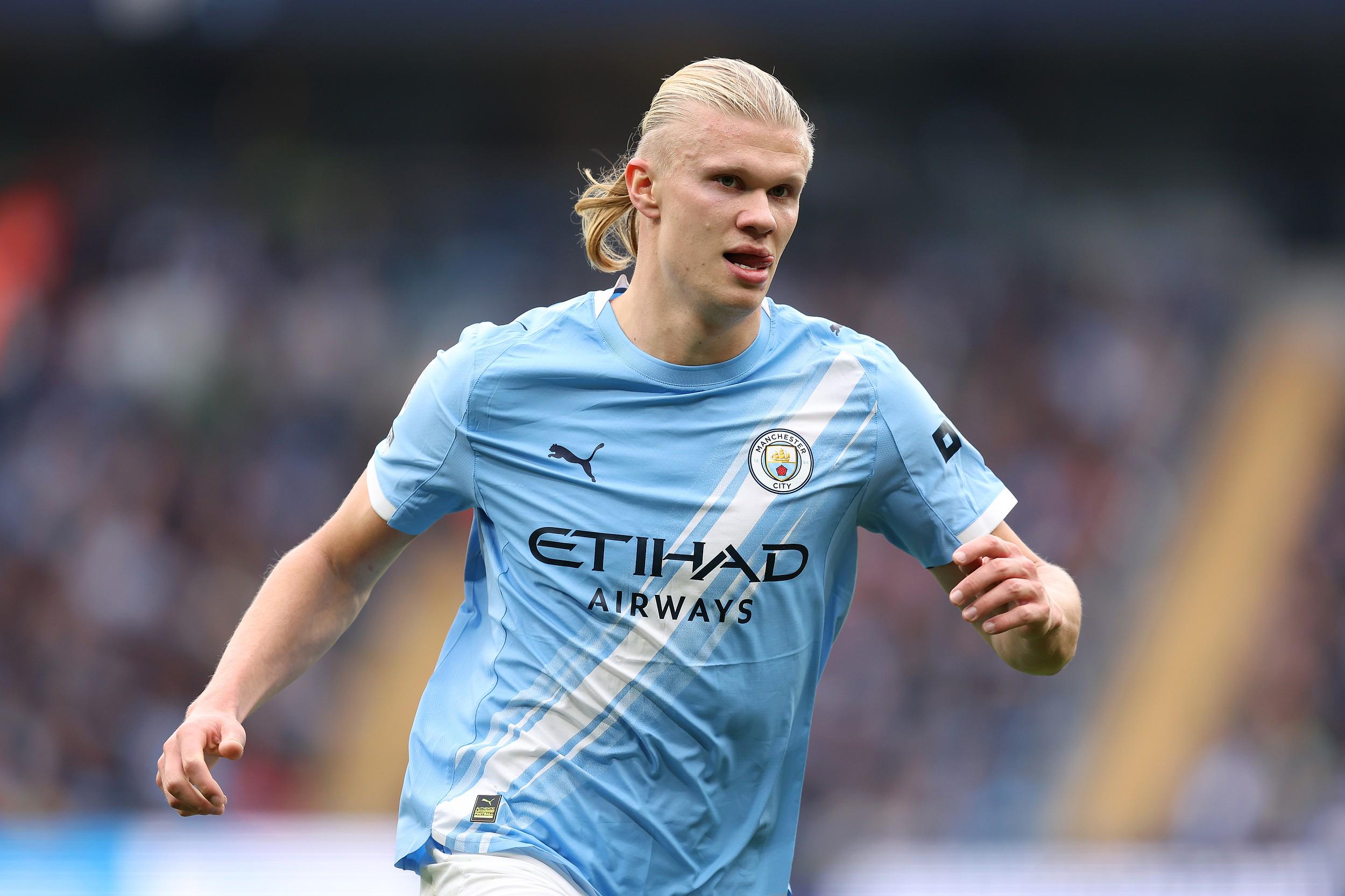 意媒：曼联只想纯租借梅努，球员本人愿意以此方式前往意甲（意媒：曼联只接受租借放行梅努，球员愿以租借身份赴意甲）