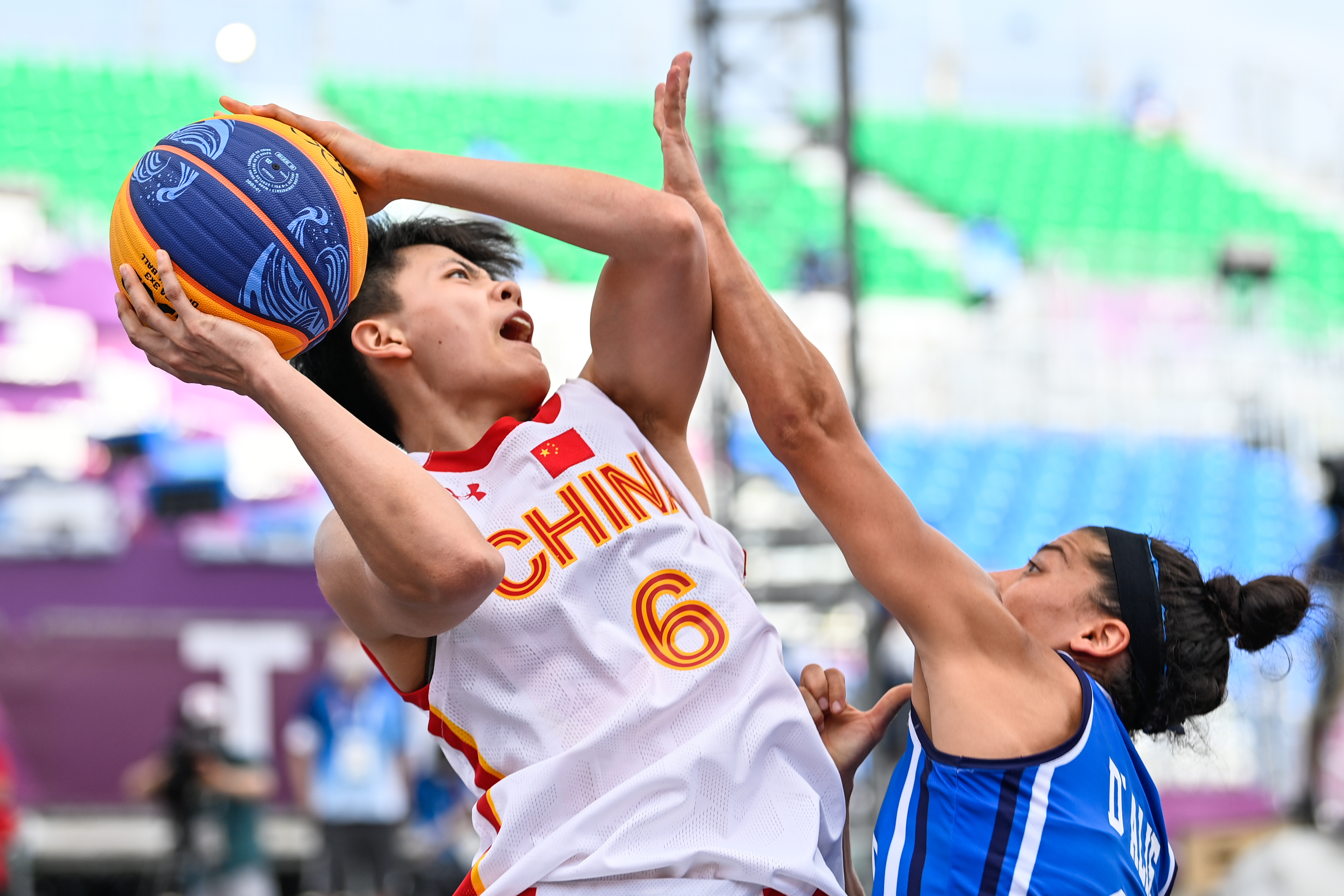 潘德夫：国米被裁判戏耍，范戴克手球明显是点球但却被无视（潘德夫批评判罚：裁判戏弄国米，范戴克手球明显点球遭忽略）