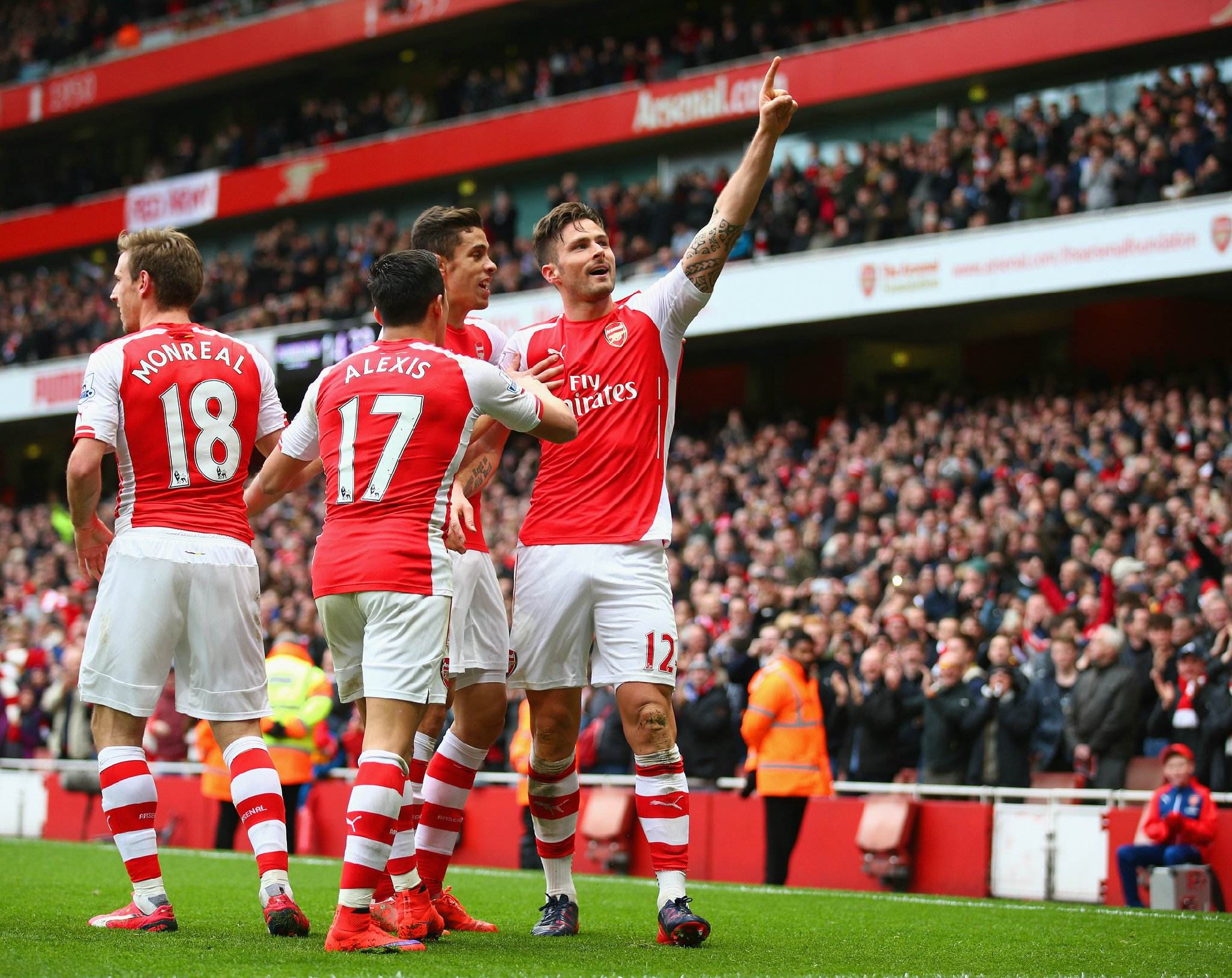 你以为水火不容的耐克和阿迪，有钱也得一起挣（看似死对头的耐克与阿迪，为了赚钱照样联手）