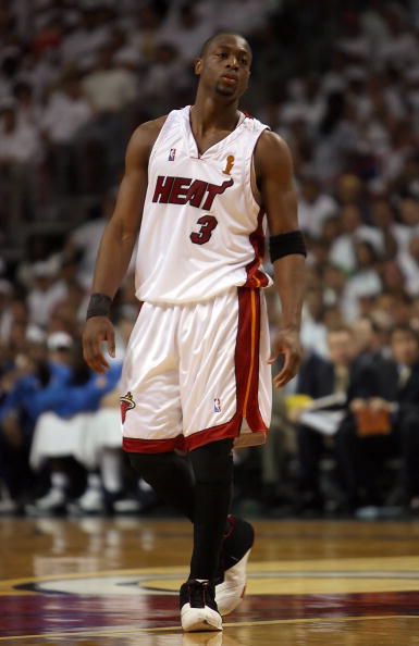 76人vs勇士首发：恩比德复出搭档马克西，霍福德首次首发（勇士战76人首发公布：恩比德复出联手马克西，霍福德迎来首次先发）