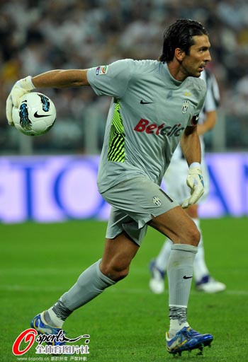 亨利：埃斯特旺几乎掌控了一切，球员不会想和他对位的（亨利：埃斯特旺几乎掌控全场，球员都不愿与其对位）