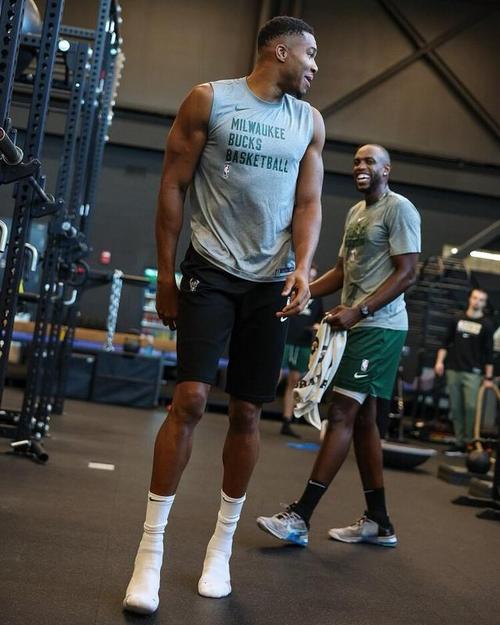 成立仅半年！梅西和苏亚雷斯投资的球队升入乌拉圭丙级联赛（半岁新队！梅西与苏亚雷斯投资俱乐部晋级乌拉圭丙级）