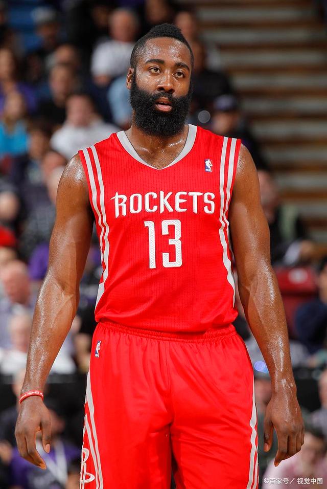 1v4戏耍巴萨后防！17岁就值6000万的他比亚马尔更有望成为金球？（1挑4戏耍巴萨防线！17岁身价6000万，他比亚马尔更有望问鼎金球？）