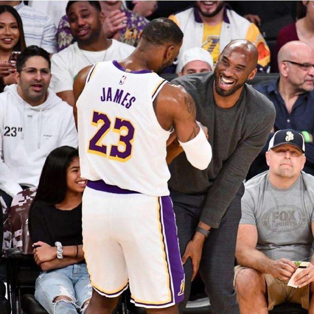 CBA官方微博：昔日追风少年再添荣耀，祝贺王治郅入选FIBA名人堂（CBA官微：恭贺王治郅跻身FIBA名人堂，昔日追风少年再续荣光）