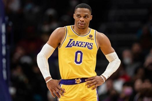 7次扑救+扑点，迈尼昂当选与罗马一役米兰队内最佳球员（迈尼昂7次扑救含扑点，获评米兰战罗马队内最佳）