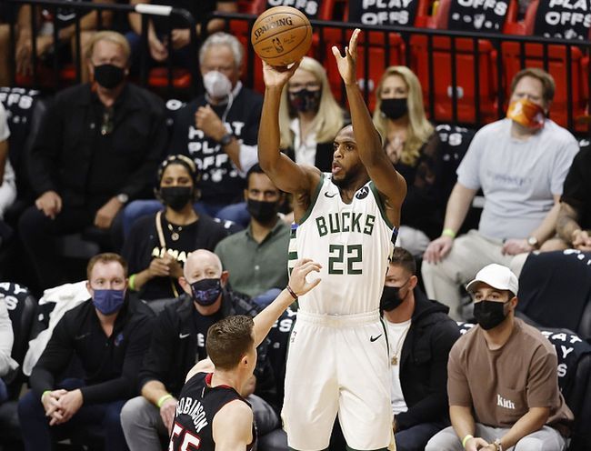 哈利伯顿加盟亚马逊 将于球员嘉宾身份参与NBA节目制作（哈利伯顿与亚马逊达成合作 将以球员嘉宾身份参与NBA节目的制作）