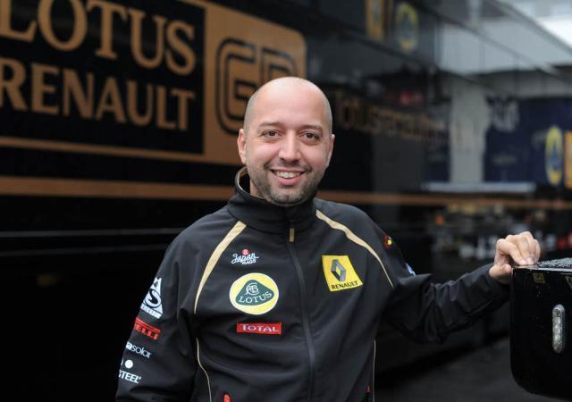 海纳：有一两家英超球队曾对孔帕尼有意，但我们是拜仁慕尼黑（海纳：英超球队也想要孔帕尼，但我们是拜仁慕尼黑）