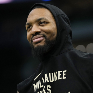 体坛女神盘点：韩国啦啦队员金贤姈，火辣身材球迷直呼不科学（体坛女神纵览：韩国啦啦队员金贤姈，迷人曲线令球迷大呼惊艳）