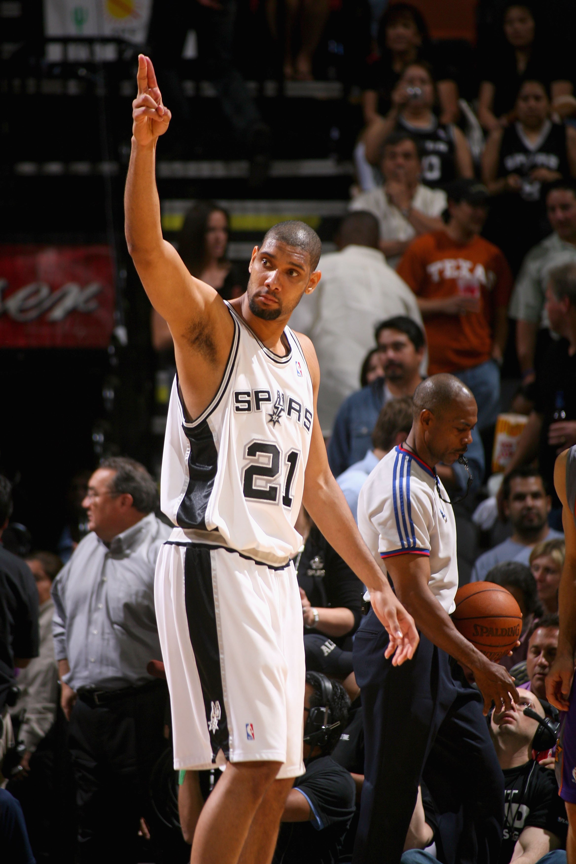 F1大结局解析：诺里斯末站拿到第三或以上即可锁定车手总冠军（F1收官战解读：诺里斯末站进前三即可锁定车手总冠军）