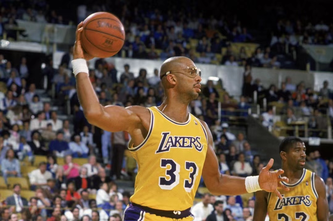 凯恩：英格兰目标是世界杯夺冠，要付出大量努力但令人兴奋（凯恩称英格兰目标是捧起世界杯，过程艰辛却令人振奋）