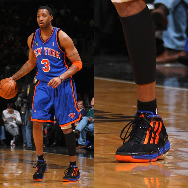 文班亚马强攻未果，尼克斯防守稳固（文班亚马进攻受阻，尼克斯防线严密）